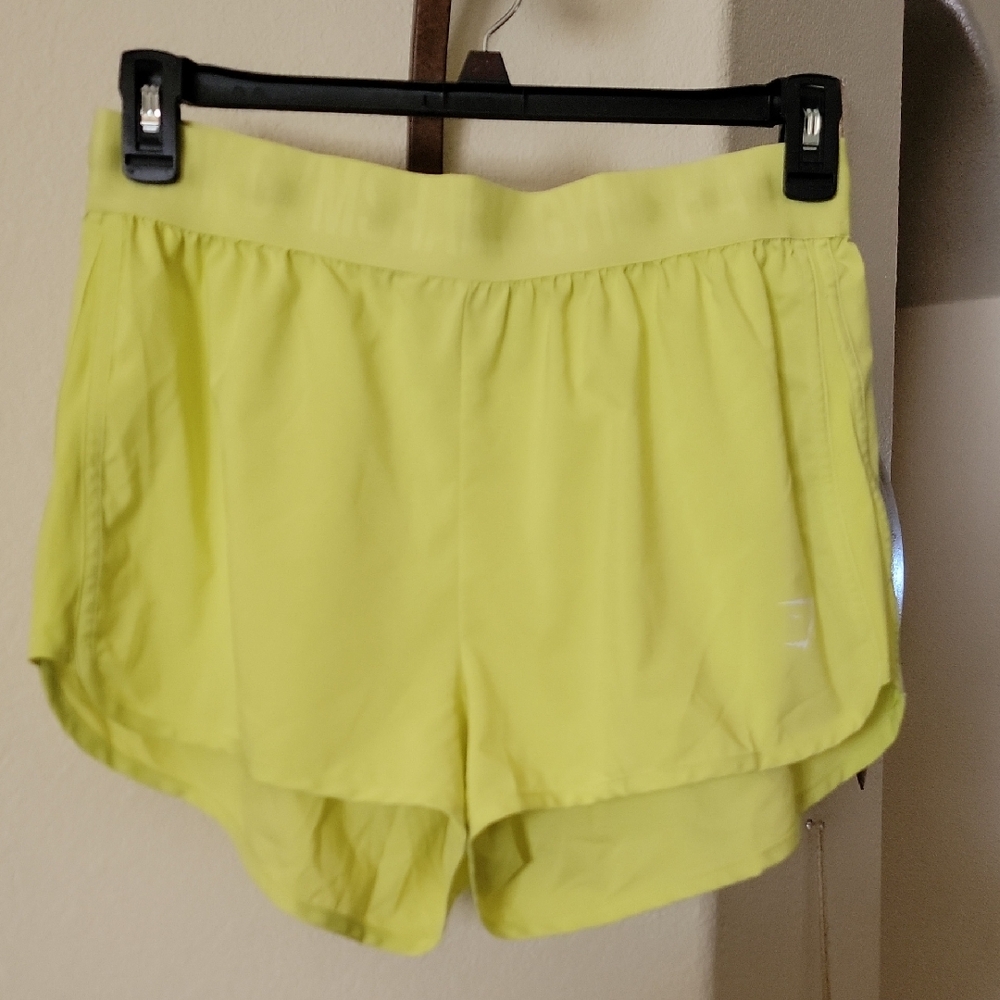 GYMSHARK Training Loose Fit Shorts Yellow Size L